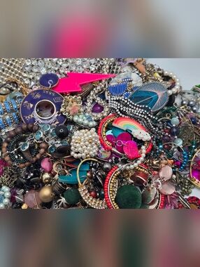 2.1 lbs Mixed Vintage Costume Jewelry Lot Craft Repair DIY Repurpose